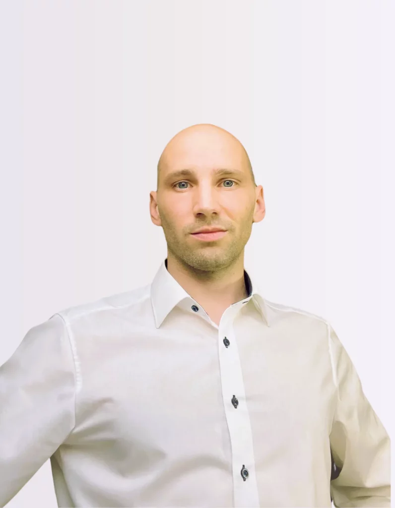 Über uns SM 1400 1800 796x1024